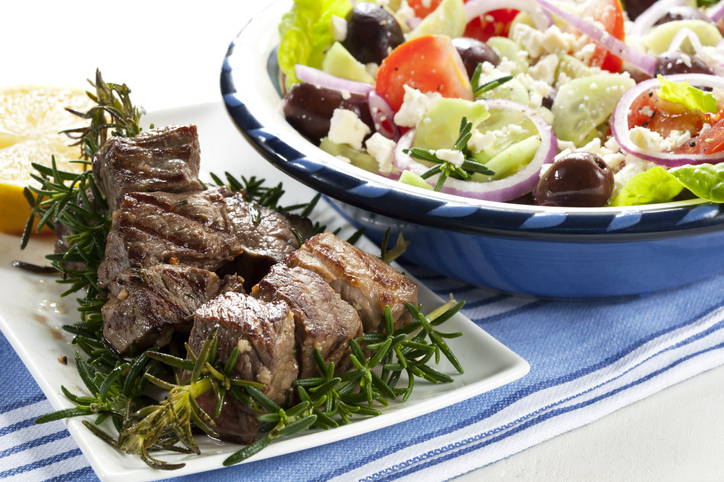 Venison grillsteaks with greek salad - Scottish Slimmers